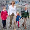 Accompagnés de leur mère la princesse Mathilde de Belgique, la princesse Elisabeth, le prince Gabriel et la princesse Eléonore faisaient le 3 septembre 2012 leur rentrée au collège néerlandophone Sint-Jan Berchmans, à Bruxelles.