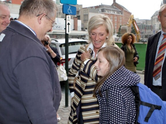 La princesse Laetitia Maria, accompagnée de sa mère la princesse Astrid, faisait sa rentrée le 3 septembre 2012 au collège néerlandophone Sint-Jan Berchmans, à Bruxelles.