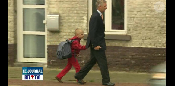 Le prince Philippe de Belgique accompagnant son fils le prince Emmanuel à l'école spécialisée Eureka le 3 septembre 2012
