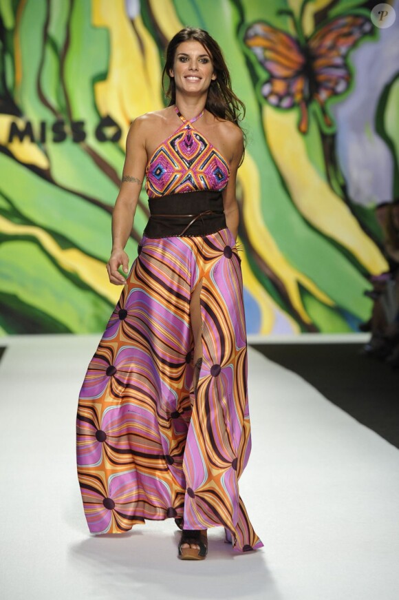 Elisabetta Canalis a assuré le show pour Miss Bikini lors de la Fashion Week de Milan, le 21 septembre 2012