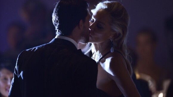 Sharon Stone et son boyfriend Martin Mica : baiser torride à l'amfAR à Milan !