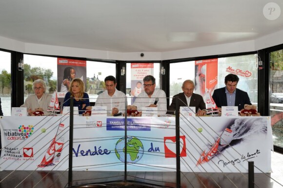 Virginie Efira, Tanguy De Lamotte, Francine Leca, Franck Vallee, Patrice Roynette, et Philippe Guigne à la conférence de presse organisée par Initiatives Coeur et Mécénat Chirurgie Cardiaque à Paris, le 24 septembre 2012.