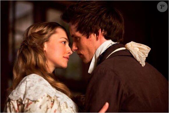 Amanda Seyfried et Eddie Redmayne dans Les Misérables, en salles le 20 février 2013.