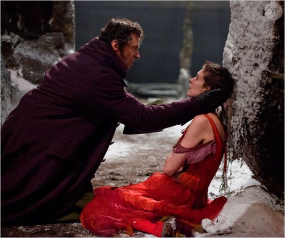 Hugh Jackman et Anne Hathaway dans Les Misérables, en salles le 20 février 2013.
