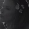 Image extraite du clip Flower de Kylie Minogue, septembre 2012.