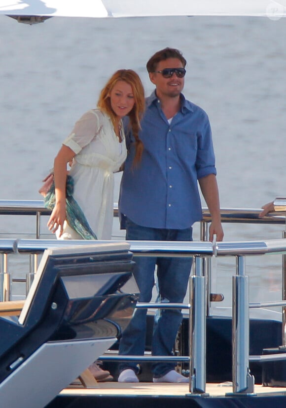 Leonardo DiCaprio et Blake Lively sur un yacht dans le sud de la France, en mai 2011.