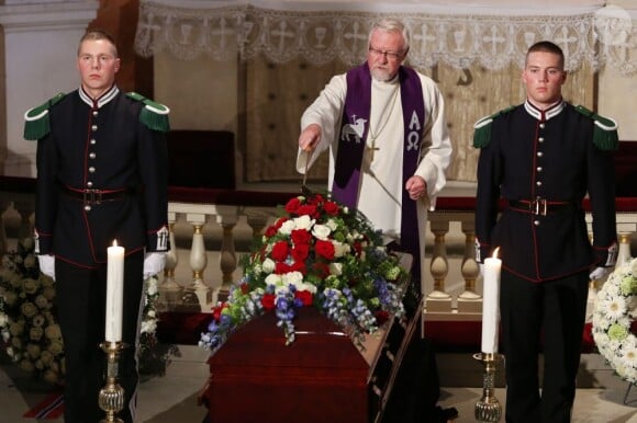 L'évêque Ole Christian Kvarme conduisait la cérémonie. Obsèques de la princesse Ragnhild, Mme Lorenzen, soeur aînée du roi Harald V de Norvège, en la chapelle royale à Oslo, le 28 septembre 2012.