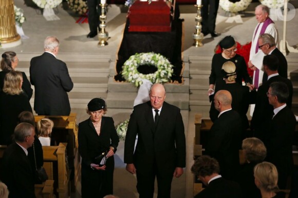 Le roi Harald a dit adieu à sa soeur aînée. Obsèques de la princesse Ragnhild, Mme Lorenzen, soeur aînée du roi Harald V de Norvège, en la chapelle royale à Oslo, le 28 septembre 2012.