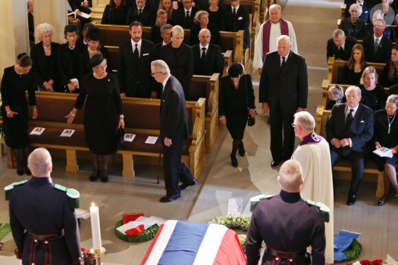 Les obsèques de la princesse Ragnhild, Mme Lorenzen, soeur aînée du roi Harald V de Norvège, ont été célébrées en la chapelle royale du palais, à Oslo, avant son inhumation dans le caveau de la famille royale en l'église d'Asker.