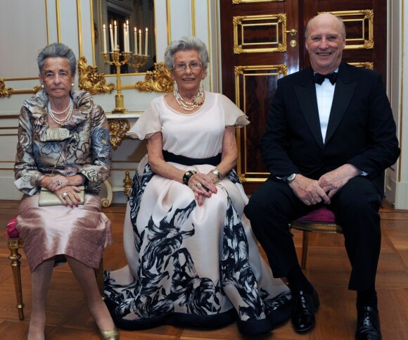 La princesse Ragnhild (à gauche) lors des 80 ans de la princesse Astrid (au centre), avec le roi Harald.
