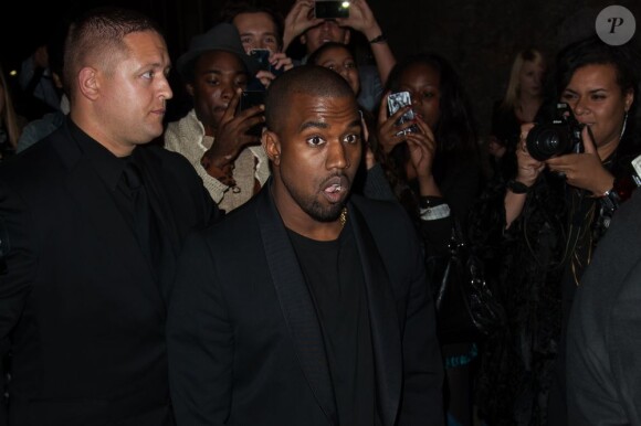 Kanye West arrive au lycée Carnot pour assister au défilé Givenchy prêt-à-porter printemps-été 2013. Paris, le 30 septembre 2012.