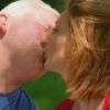 Thierry et Annie se font un bisou dans L'amour est dans le pré 7