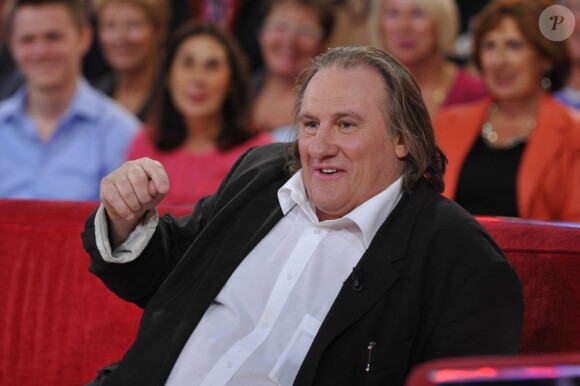 L'acteur Gérard Depardieu sur le tournage de l'émission Vivement Dimanche spéciale Astérix et Obélix que diffusera France 2, dimanche 7 octobre 2012.