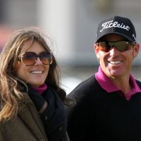 Liz Hurley et Shane Warne : Amoureux et complices pour une partie de golf