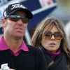 Elizabeth Hurley avec son fiancé Shane Warne durant un tournoi de golf à Carnoustie, le 5 octobre 2012.