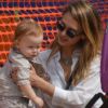 La belle Jessica Alba se rend à la célèbre ferme aux citrouilles 'Mr. Bones Pumpkin Patch' avec son mari Cash Warren et leurs filles Honor et Haven à West Hollywood, le 6 Octobre 2012.