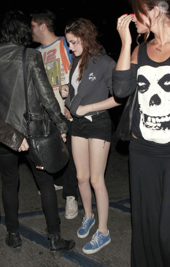 Kristen Stewart se rend avec son père et des amis au concert de Florence and the Machine à Hollywood le 7 octobre 2012