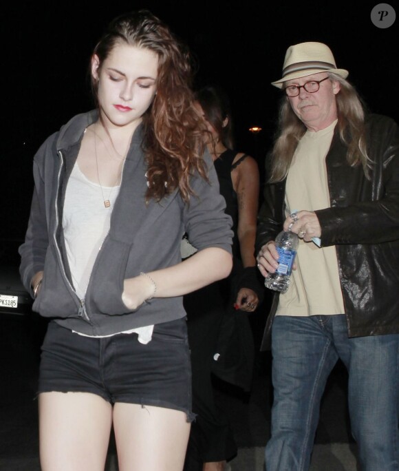 Kristen Stewart et son père John arrivent au concert de Florence and the Machine à Hollywood le 7 octobre 2012