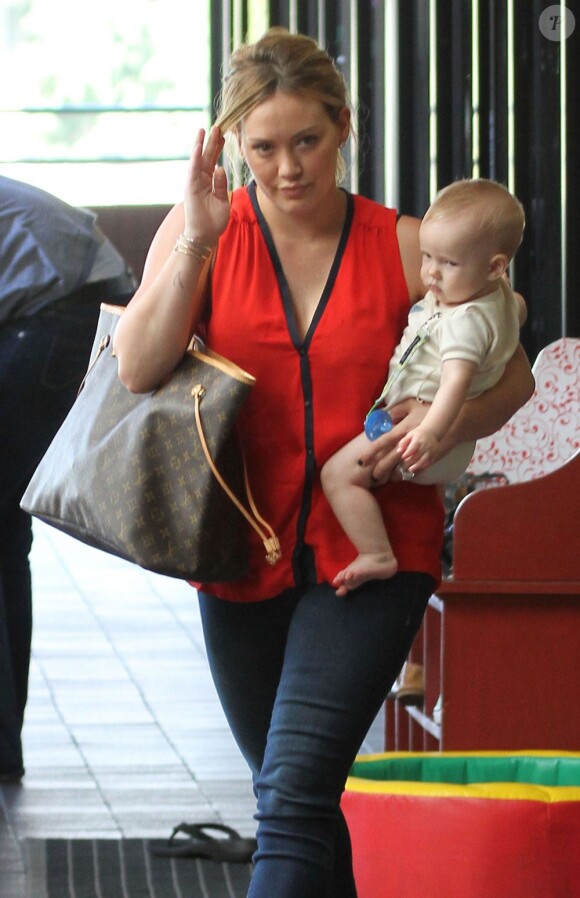 Hilary Duff emmène son fils Luca à la crèche à Sherman Oaks le 2 octobre 2012.