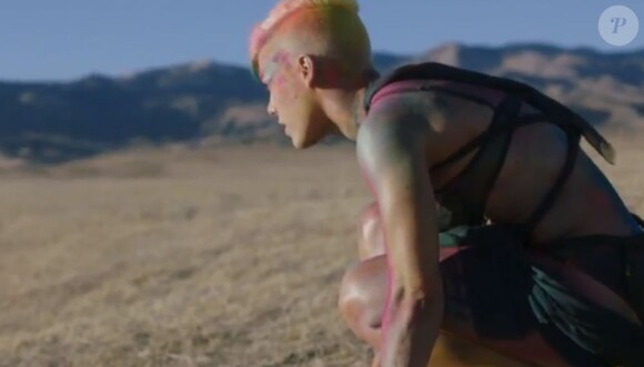 Image extraite du clip Try de Pink, dévoilé le 10 octobre 2012.