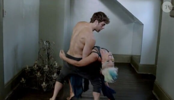 Image extraite du clip Try de Pink, dévoilé le 10 octobre 2012.