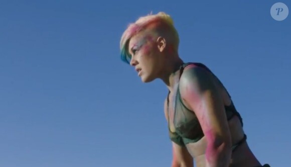 Image extraite du clip Try de Pink, dévoilé le 10 octobre 2012.
