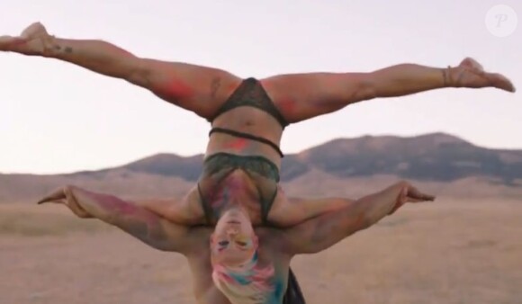 Image extraite du clip Try de Pink, dévoilé le 10 octobre 2012.