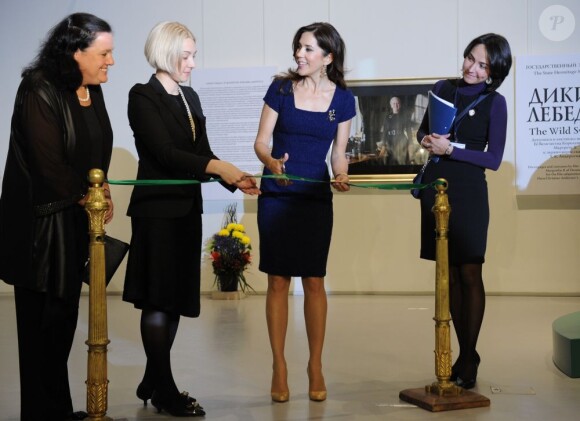 La princesse Mary de Danemark inaugurait le 8 octobre 2012 l'exposition De Vilde Svaner au Musée de l'Ermitage, lors de sa visite de deux jours à Saint-Pétersbourg.