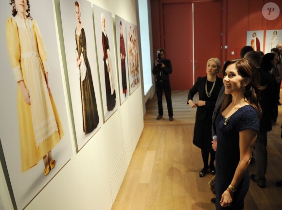 La princesse Mary de Danemark inaugurait le 8 octobre 2012 l'exposition De Vilde Svaner au Musée de l'Ermitage, lors de sa visite de deux jours à Saint-Pétersbourg.