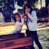 Jade et Joy, filles de Johnny et Laeticia Hallyday, à la recherche de citrouilles à Los Angeles - octobre 2012