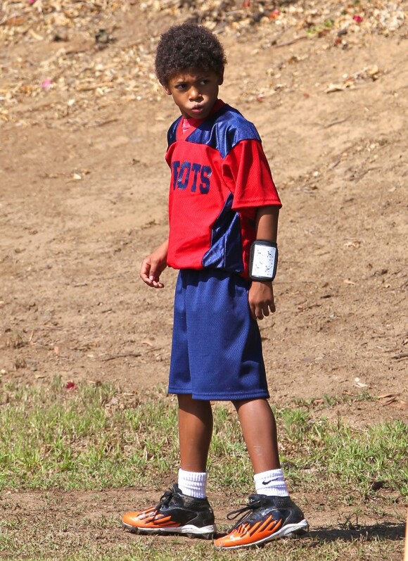 Henry participe à un match de foot sous les yeux de sa mère Heidi Klum. Brentwood, le 13 octobre 2012.