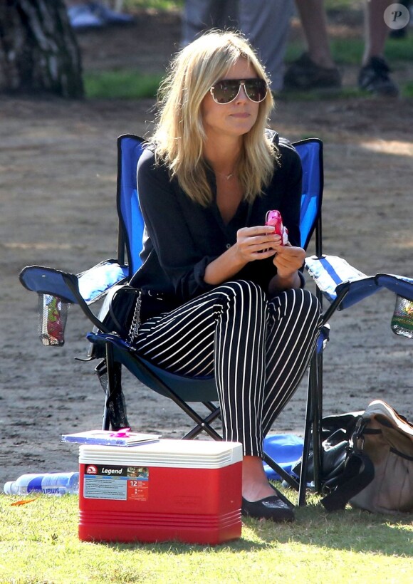 Heidi Klum, supportrice stylée pour son fils Henry. Brentwood, le 13 octobre 2012.
