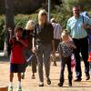 Sortie en famille pour les enfants d'Heidi Klum avec leurs garnd-parents. Brentwood, le 13 octobre 2012.