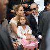 Jennifer Lopez avec sa fille et son boyfriend Casper Smart au défilé Chanel, à Paris, le 2 octobre 2012.