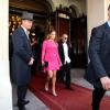 Jennifer Lopez et Casper Smart quittant leur hôtel parisien le 2 octobre 2012.