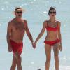 Exclusif - Olga Kurylenko et son compagnon Danny Huston, main dans la main, profitent du soleil et de la plage à se Miami. Le 16 octobre 2012.