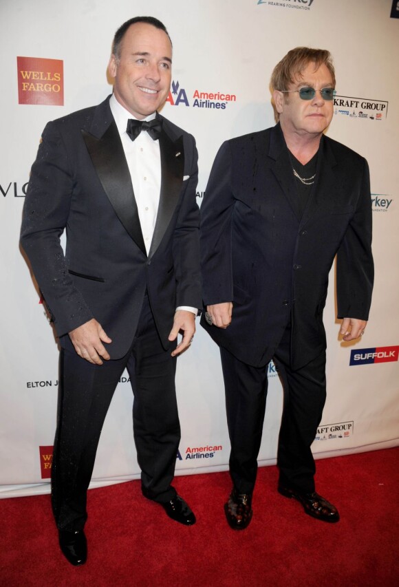 Elton John et son mari David Furnish au 11e gala annuel An Enduring Vision de la Elton John Aids Foundation contre le Sida, à New York, le 15 octobre 2012.