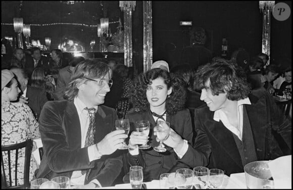 Just Jaeckin et Sylvia Kristel lors d'une soirée au Paradis Latin à Paris en 1978.