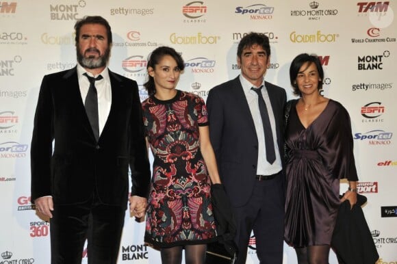 Eric Cantona et sa femme Rachida Brakni, Joël Cantona et sa compagne lors de la céremonie du Golden Foot Award à Monaco le 17 Avril 2012 au Sporting de Monte-Carlo