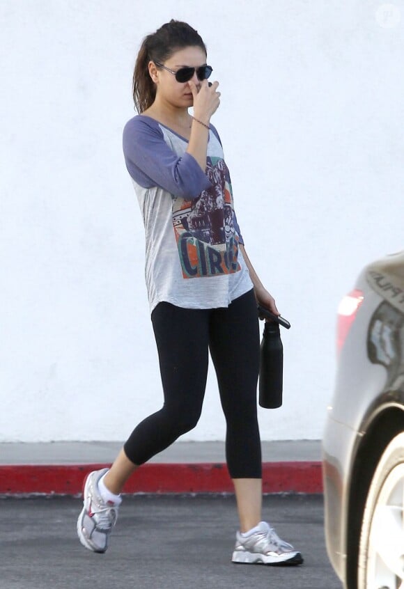 Exclusif - Mila Kunis quitte son cours de yoga à Studio City, le 18 Octobre 2012.