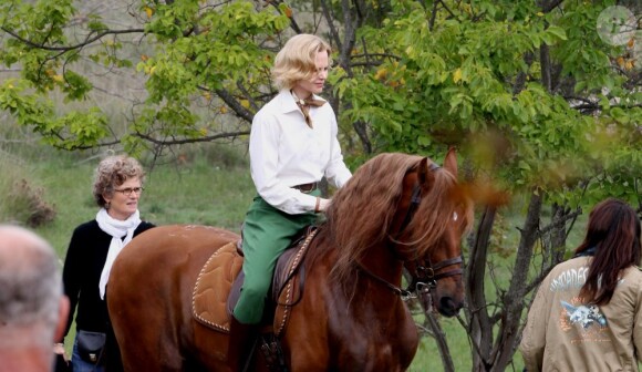 Nicole Kidman tourne une scène du biopic Grace de Monaco à cheval, près de Monaco. Le 12 octobre 2012.