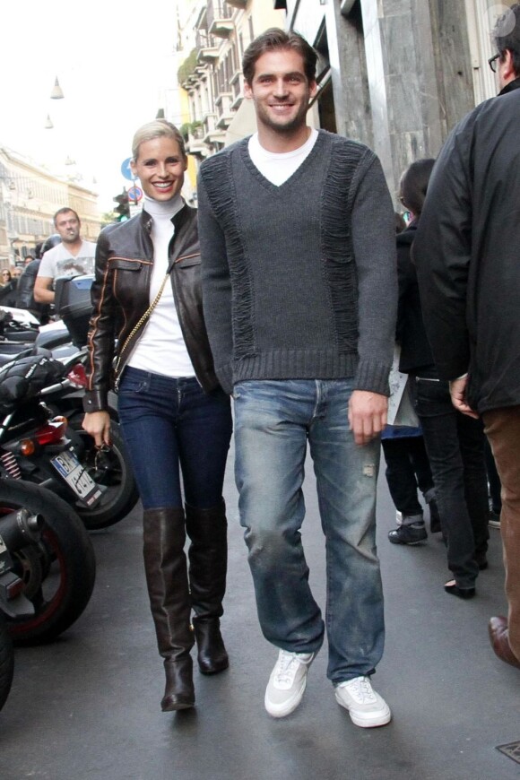 Michelle Hunziker et Tomaso Trussardi, shopping à Milan, le 20 octobre 2012.