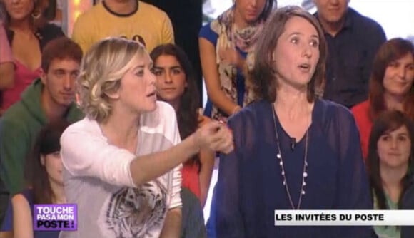 Enora Malagré et Alexia Laroche-Joubert dans Touche pas à mon poste (émission du lundi 22 octobre 2012 sur D8).