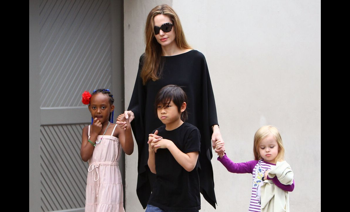 Photo Angelina Jolie Avec Ses Enfants Zahara Pax Et Vivienne à La