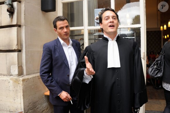 Jérôme Kerviel à l'ouverture de son procès en appel, accompagné de son avocat David Koubbi, à Paris, le 4 juin 2012.