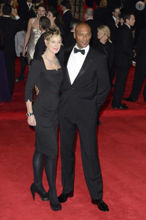 Fiona Hawthorne et Colin Salmon lors de l'avant-première du film Skyfall le 23 octobre 2012 à Londres