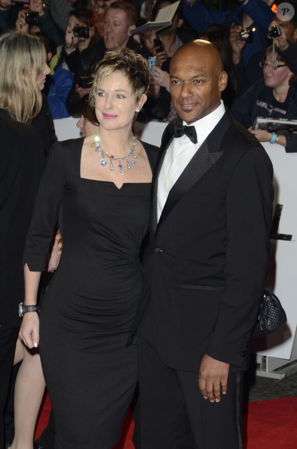 Fiona Hawthorne et Colin Salmon lors de l'avant-première du film Skyfall le 23 octobre 2012 à Londres