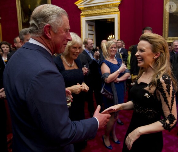 Le prince Charles et Camilla sous le charme de Kylie Minogue. Les royaux britanniques donnaient une réception au Palais St James à Londres le 24 octobre 2012 à l'occasion de leur tournée prochaine (en novembre) en Océanie. Kylie Minogue y a chanté.