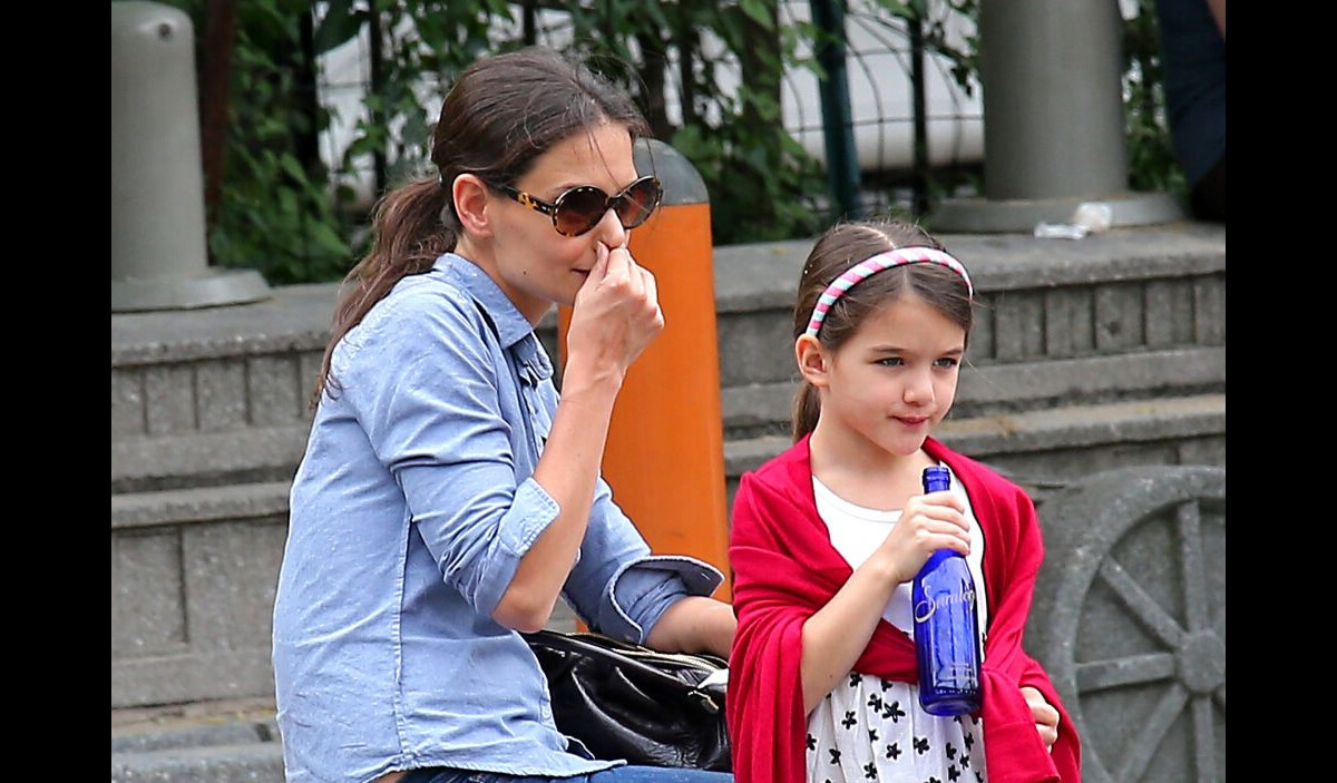 Vidéo Katie Holmes Passe La Journée Avec Sa Fille Suri Cruise Dans Un Parc à New York Le 3 