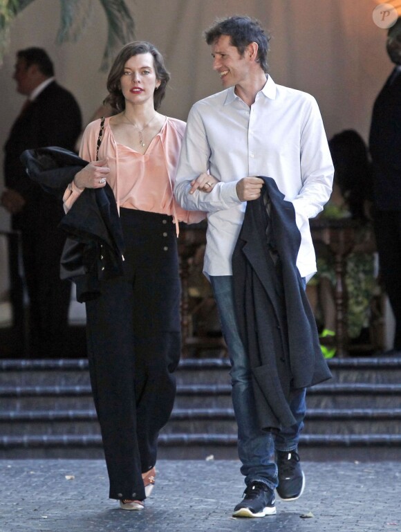 Milla Jovovich et son mari Paul W.S. Anderson à la 9e soirée annuelle Vogue CFDA Fashion Fund au Château Marmont à Hollywood, le 25 octobre 2012.
